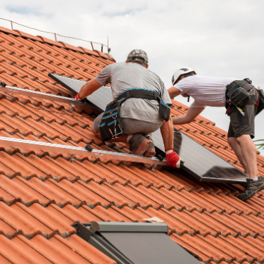 Zonnepanelen hulp monteur - Zendijk